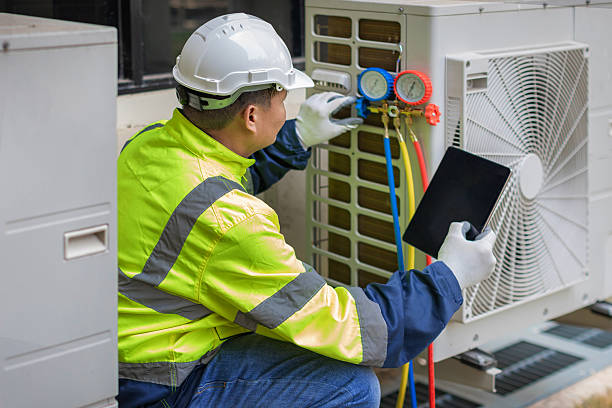 Professional Hvac technician working in Rock Island, IL